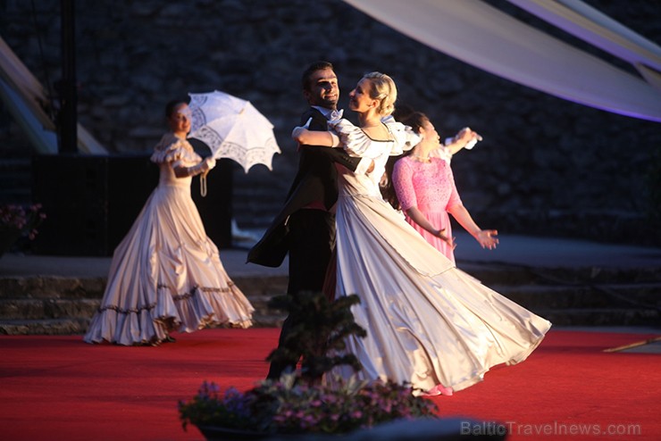 Pirmais Operetes festivāls veiksmīgi sapulcējis pilnus skatītāju solus un tas nepaliek bez atzinīgām apmeklētāju ovācijām. Pirmais Operetes festivāls veiksmīgi sapulcējis pilnus skatītāju solus un tas nepaliek bez atzinīgām apmeklētāju ovācijām. 156064