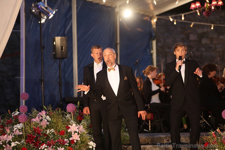 Pirmais Operetes festivāls veiksmīgi sapulcējis pilnus skatītāju solus un tas nepaliek bez atzinīgām apmeklētāju ovācijām. Pirmais Operetes festivāls veiksmīgi sapulcējis pilnus skatītāju solus un tas nepaliek bez atzinīgām apmeklētāju ovācijām. 156067