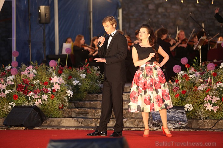 Pirmais Operetes festivāls veiksmīgi sapulcējis pilnus skatītāju solus un tas nepaliek bez atzinīgām apmeklētāju ovācijām. Pirmais Operetes festivāls veiksmīgi sapulcējis pilnus skatītāju solus un tas nepaliek bez atzinīgām apmeklētāju ovācijām. 156068
