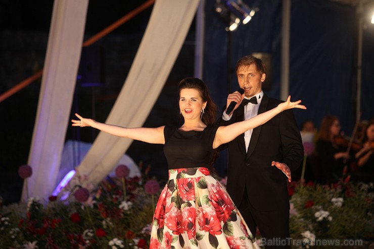 Pirmais Operetes festivāls veiksmīgi sapulcējis pilnus skatītāju solus un tas nepaliek bez atzinīgām apmeklētāju ovācijām. Pirmais Operetes festivāls veiksmīgi sapulcējis pilnus skatītāju solus un tas nepaliek bez atzinīgām apmeklētāju ovācijām. 156069