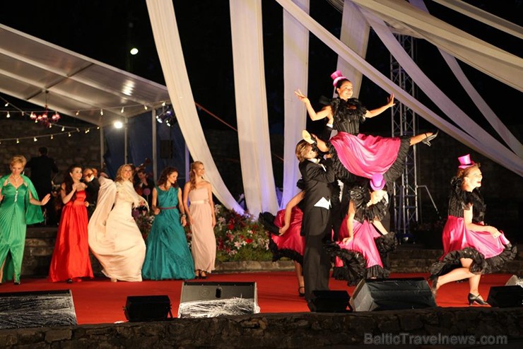 Pirmais Operetes festivāls veiksmīgi sapulcējis pilnus skatītāju solus un tas nepaliek bez atzinīgām apmeklētāju ovācijām. Pirmais Operetes festivāls veiksmīgi sapulcējis pilnus skatītāju solus un tas nepaliek bez atzinīgām apmeklētāju ovācijām. 156077
