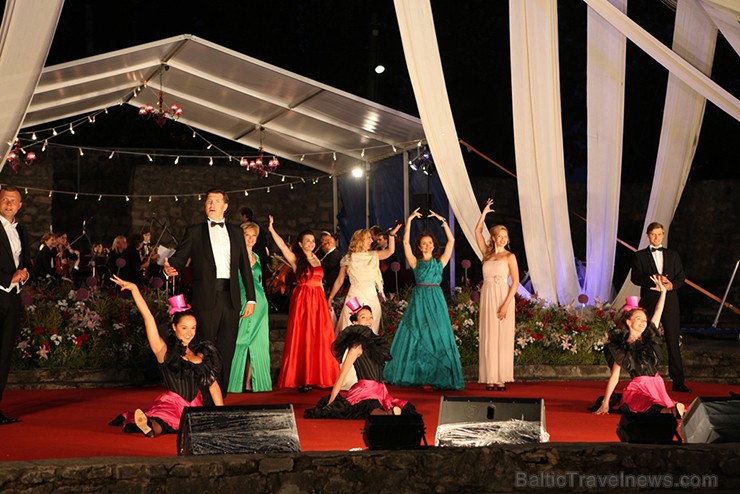 Pirmais Operetes festivāls veiksmīgi sapulcējis pilnus skatītāju solus un tas nepaliek bez atzinīgām apmeklētāju ovācijām. Pirmais Operetes festivāls veiksmīgi sapulcējis pilnus skatītāju solus un tas nepaliek bez atzinīgām apmeklētāju ovācijām. 156078