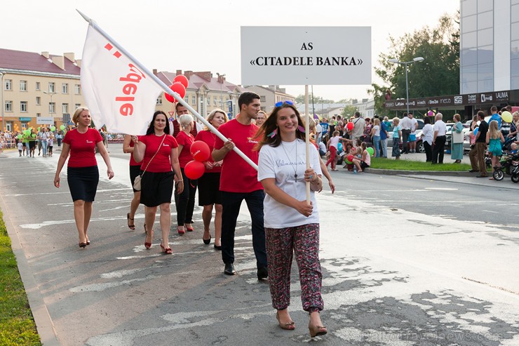 Ar krāšņu svētku gājienu sākas Valmieras svētki 157581