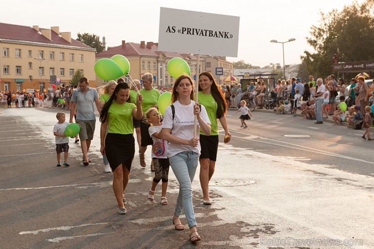 Ar krāšņu svētku gājienu sākas Valmieras svētki 157584