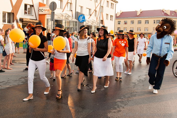 Ar krāšņu svētku gājienu sākas Valmieras svētki 157586