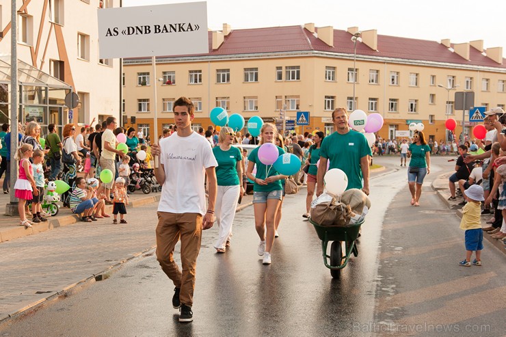 Ar krāšņu svētku gājienu sākas Valmieras svētki 157587