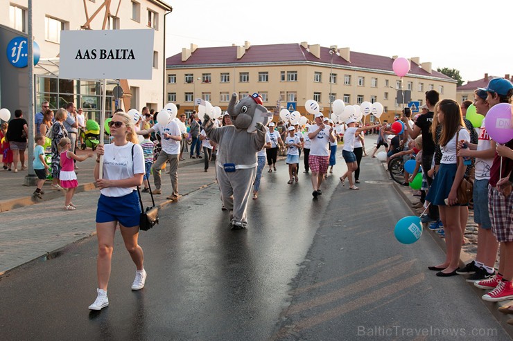 Ar krāšņu svētku gājienu sākas Valmieras svētki 157595