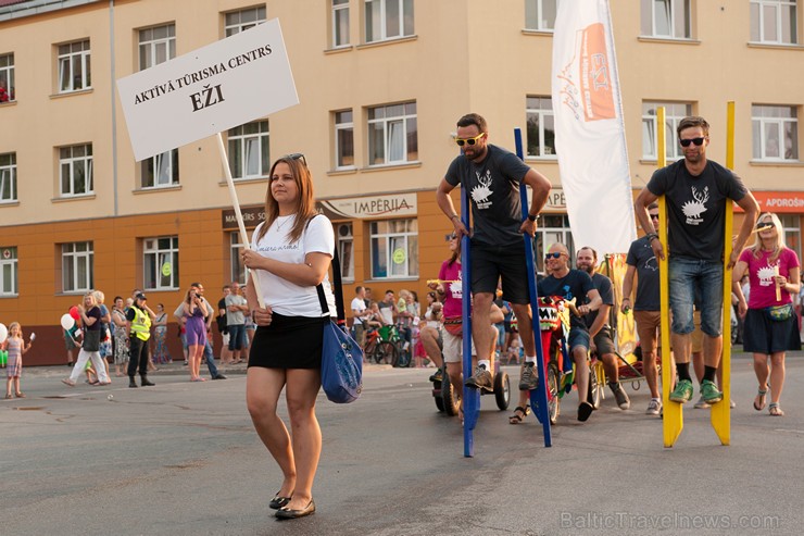 Ar krāšņu svētku gājienu sākas Valmieras svētki 157599