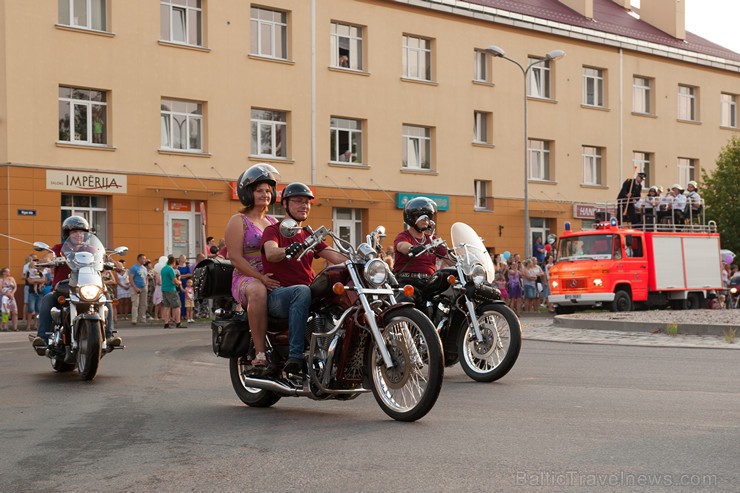 Ar krāšņu svētku gājienu sākas Valmieras svētki 157604