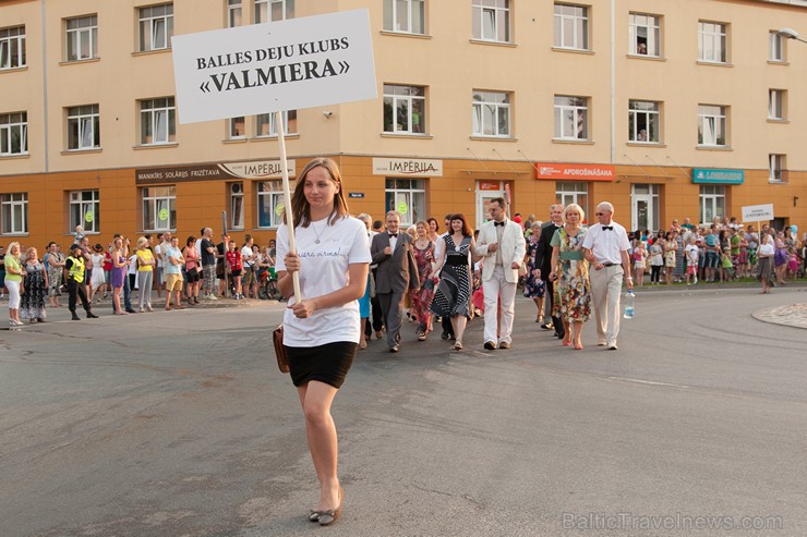 Ar krāšņu svētku gājienu sākas Valmieras svētki 157609