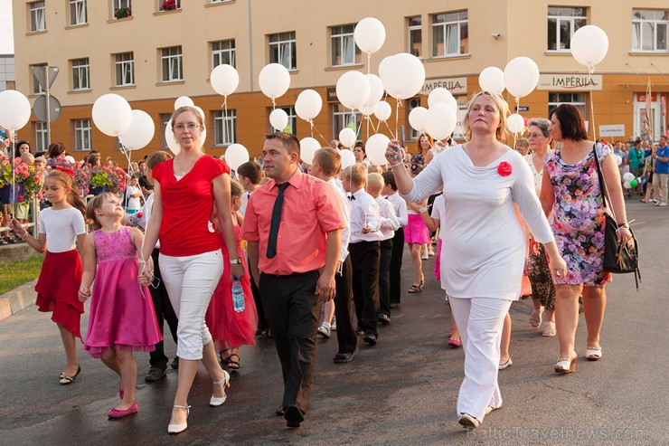 Ar krāšņu svētku gājienu sākas Valmieras svētki 157618