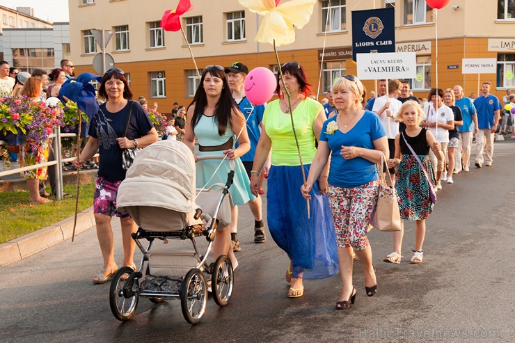Ar krāšņu svētku gājienu sākas Valmieras svētki 157619