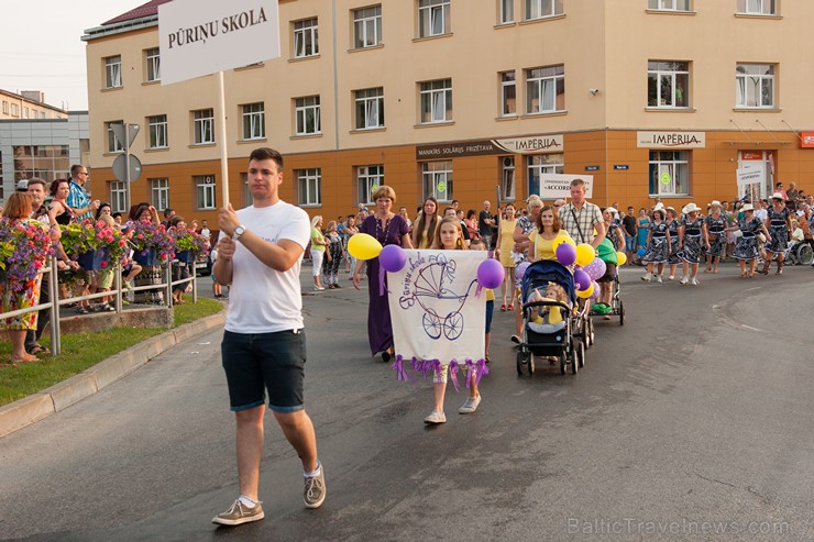 Ar krāšņu svētku gājienu sākas Valmieras svētki 157621