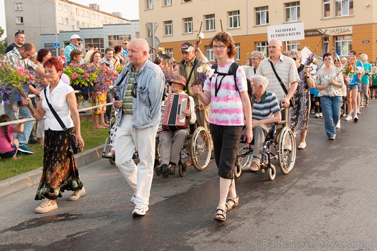 Ar krāšņu svētku gājienu sākas Valmieras svētki 157626