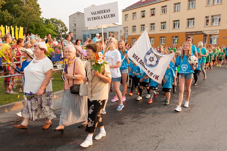 Ar krāšņu svētku gājienu sākas Valmieras svētki 157628
