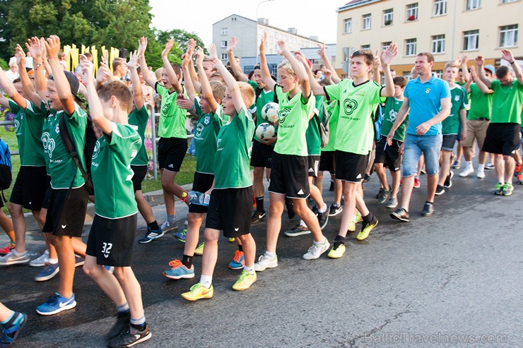 Ar krāšņu svētku gājienu sākas Valmieras svētki 157632