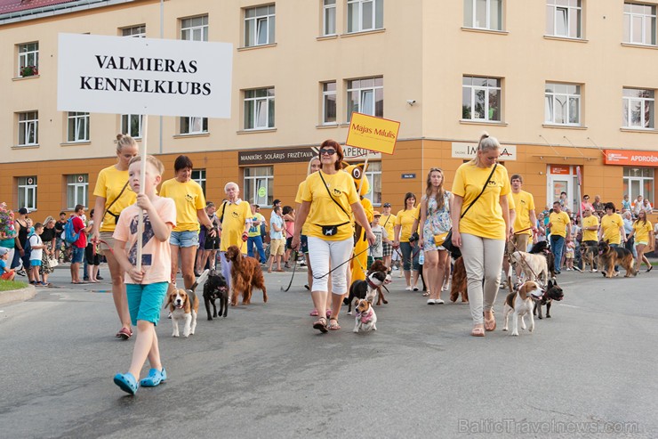Ar krāšņu svētku gājienu sākas Valmieras svētki 157635