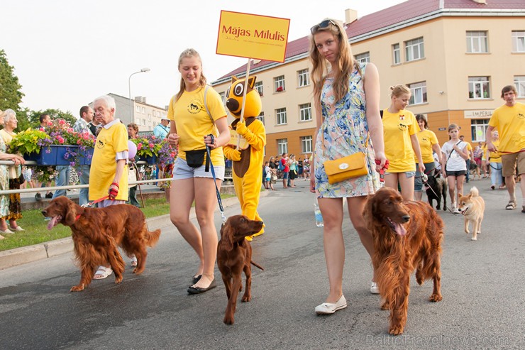 Ar krāšņu svētku gājienu sākas Valmieras svētki 157638