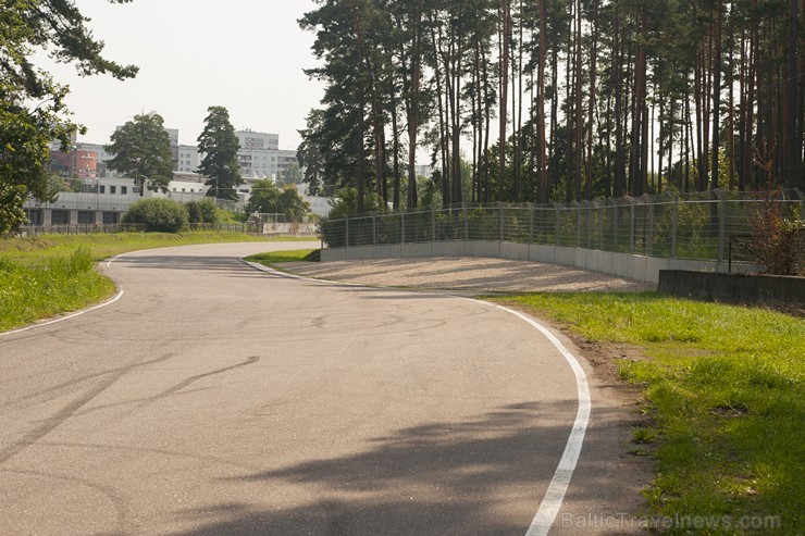 Jau šajā nedēļas nogalē autosportistiem un skatītājiem būs iespēja pilnvērtīgi novērtēt uzlabojumus, kas veikti rekonstruētajā Biķernieku trasē Jau šajā nedēļas nogalē autosportistiem un skatītājiem būs iespēja pilnvērtīgi novērtēt uzlabojumus, kas veikti rekonstruētajā Biķernieku trasē 158013