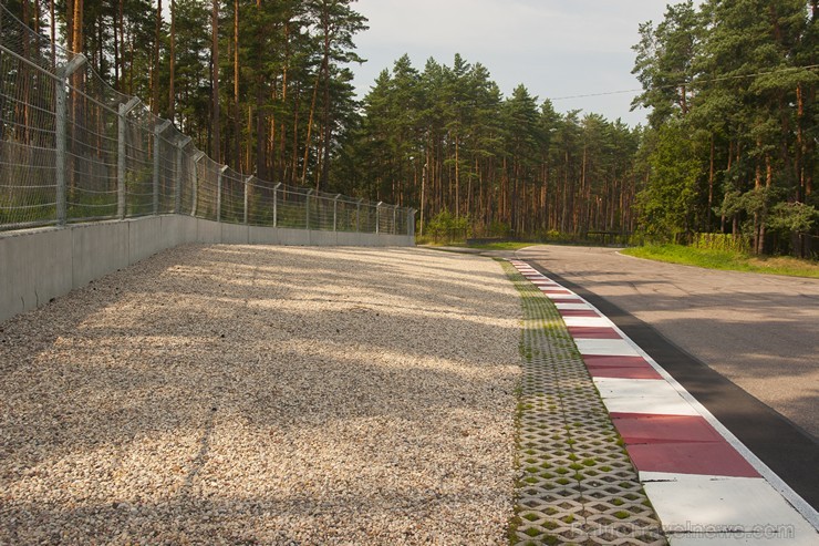 Jau šajā nedēļas nogalē autosportistiem un skatītājiem būs iespēja pilnvērtīgi novērtēt uzlabojumus, kas veikti rekonstruētajā Biķernieku trasē Jau šajā nedēļas nogalē autosportistiem un skatītājiem būs iespēja pilnvērtīgi novērtēt uzlabojumus, kas veikti rekonstruētajā Biķernieku trasē 158016