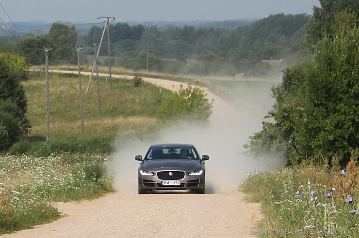 Travelnews.lv redakcija ceļo ar jauno Jaguar XE uz Vidzemi un Latgali, lai izbaudītu britu automobiļa šarmu Latvijas ceļos Travelnews.lv redakcija ceļo ar jauno Jaguar XE uz Vidzemi un Latgali, lai izbaudītu britu automobiļa šarmu Latvijas ceļos 158516
