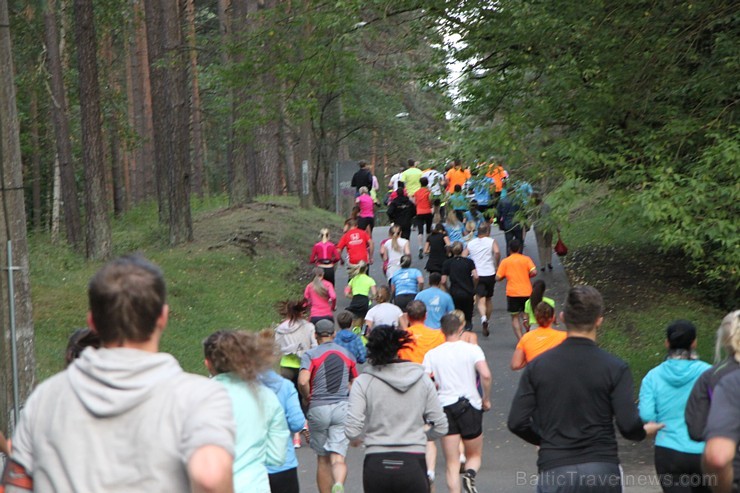 «Nike Riga Run» treniņi pulcē Mežaparkā simtiem sportisku ļaužu, jo 13.09.2015 (svētdien) entuziasti un profesionāļi sacentīsies lielākajā rudens sta «Nike Riga Run» treniņi pulcē Mežaparkā simtiem sportisku ļaužu, jo 13.09.2015 (svētdien) entuziasti un profesionāļi sacentīsies lielākajā rudens sta 159865