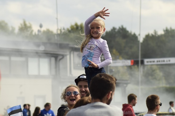 Latvijas drifta kausa sestais posms Biķerniekos pulcē Latvijas un Igaunijas drifterus 160704
