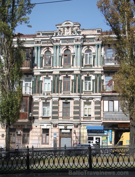 Kijeva piedāvā bagātīgu vēsturiskās un modernās arhitektūras mozaīku. Vairāk informācijas - www.kyivcity.travel Kijeva piedāvā bagātīgu vēsturiskās un modernās arhitektūras mozaīku. Vairāk informācijas - www.kyivcity.travel 163465