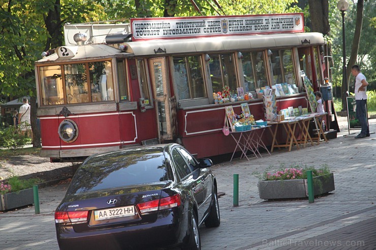 Kijeva piedāvā bagātīgu vēsturiskās un modernās arhitektūras mozaīku. Vairāk informācijas - www.kyivcity.travel Kijeva piedāvā bagātīgu vēsturiskās un modernās arhitektūras mozaīku. Vairāk informācijas - www.kyivcity.travel 163477