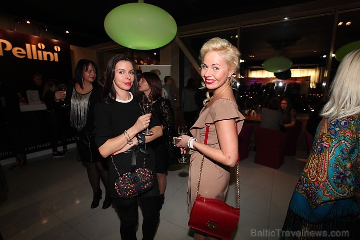 Rīgas modes nedēļa «Riga Fashion Week» kā magnēts pievelk radošu publiku. Foto: Mark Litvyakov/Arkady Gluhih Rīgas modes nedēļa «Riga Fashion Week» kā magnēts pievelk radošu publiku. Foto: Mark Litvyakov/Arkady Gluhih 164158