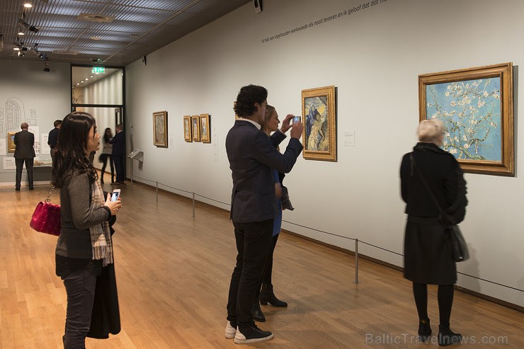 Amsterdamā noteikti ir jāapmeklē slavena mākslinieka Villema van Goga muzejs www.vangoghmuseum.nl Amsterdamā noteikti ir jāapmeklē slavena mākslinieka Villema van Goga muzejs www.vangoghmuseum.nl 165422