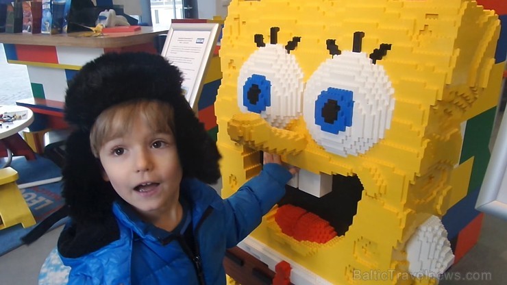 Mazākiem bērniem īpaši patiks Lego valstība - gandrīz viss, kas tajā atrodas, ir izveidots no krāsainiem Lego klucīšiem. Mazākiem bērniem īpaši patiks Lego valstība - gandrīz viss, kas tajā atrodas, ir izveidots no krāsainiem Lego klucīšiem. 166027
