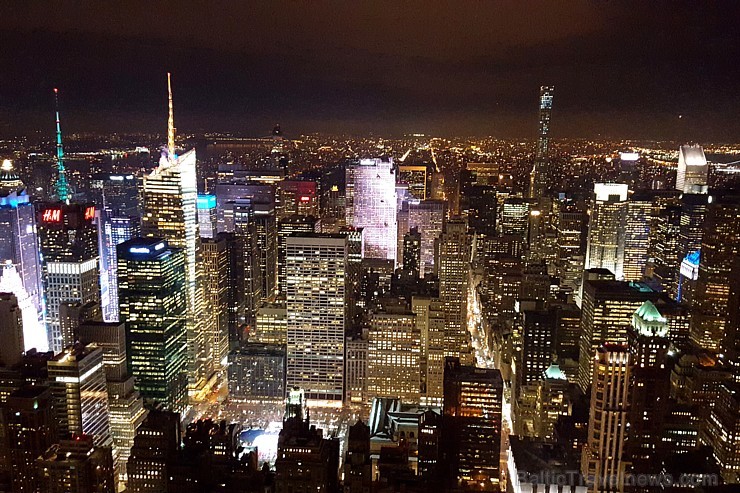 Ņujorka (New York) ir lielākā pilsēta ASV un viena no lielākajām pasaulē. Tā žilbina ar spozmi, mūžīgo kustību un nu jau arī ar latviešu basketbola zv 168225