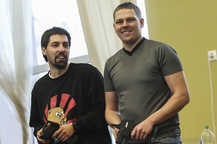 Radiovadāmo automodeļu drifts ir izsmalcināts sporta veids, kur 1:10 mēroga automašīnas tiek attālināti vadītas kontrolētā sānslīdē, ievērojot trajekt Radiovadāmo automodeļu drifts ir izsmalcināts sporta veids, kur 1:10 mēroga automašīnas tiek attālināti vadītas kontrolētā sānslīdē, ievērojot trajekt 169557
