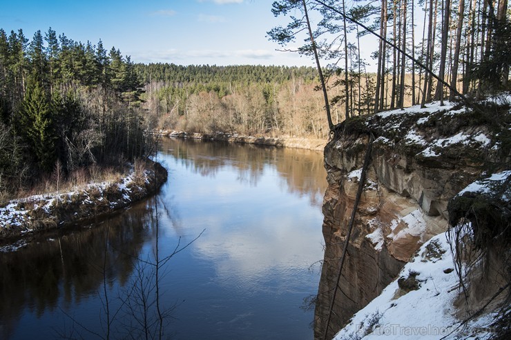 Ērgļu klintis (arī Ērģeļu klintis, Pieškaļu iezis un Pieškalnu iezis) ir devona smilšakmens atsegums Gaujas kreisajā krastā Ērgļu klintis (arī Ērģeļu klintis, Pieškaļu iezis un Pieškalnu iezis) ir devona smilšakmens atsegums Gaujas kreisajā krastā 169658