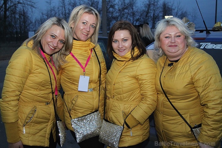 Populārais «Sieviešu dienas rallijs 2016» pulcē 5.03.2016 divās Latvijas starta pilsētās - Dobelē un Valmierā rekordlielu dalībnieču skaitu Populārais «Sieviešu dienas rallijs 2016» pulcē 5.03.2016 divās Latvijas starta pilsētās - Dobelē un Valmierā rekordlielu dalībnieču skaitu 169993