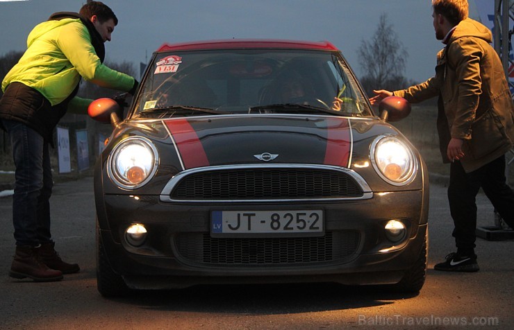 Populārais «Sieviešu dienas rallijs 2016» pulcē 5.03.2016 divās Latvijas starta pilsētās - Dobelē un Valmierā rekordlielu dalībnieču skaitu Populārais «Sieviešu dienas rallijs 2016» pulcē 5.03.2016 divās Latvijas starta pilsētās - Dobelē un Valmierā rekordlielu dalībnieču skaitu 170006