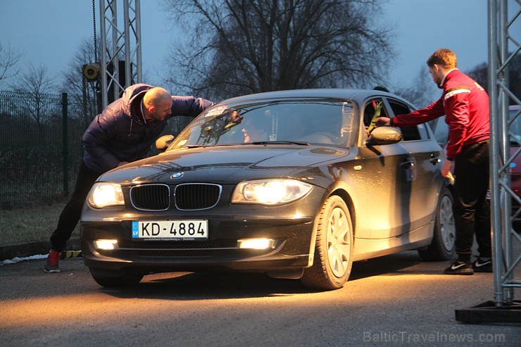 Populārais «Sieviešu dienas rallijs 2016» pulcē 5.03.2016 divās Latvijas starta pilsētās - Dobelē un Valmierā rekordlielu dalībnieču skaitu Populārais «Sieviešu dienas rallijs 2016» pulcē 5.03.2016 divās Latvijas starta pilsētās - Dobelē un Valmierā rekordlielu dalībnieču skaitu 170009