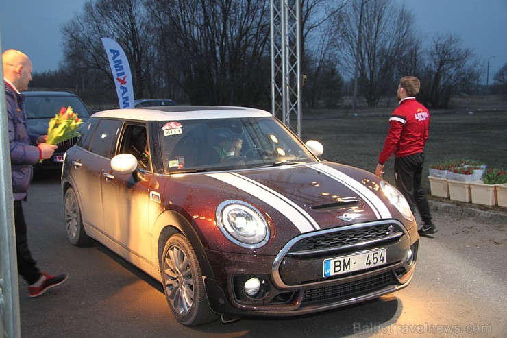 Populārais «Sieviešu dienas rallijs 2016» pulcē 5.03.2016 divās Latvijas starta pilsētās - Dobelē un Valmierā rekordlielu dalībnieču skaitu Populārais «Sieviešu dienas rallijs 2016» pulcē 5.03.2016 divās Latvijas starta pilsētās - Dobelē un Valmierā rekordlielu dalībnieču skaitu 170132