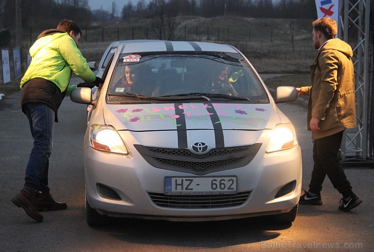 Populārais «Sieviešu dienas rallijs 2016» pulcē 5.03.2016 divās Latvijas starta pilsētās - Dobelē un Valmierā rekordlielu dalībnieču skaitu Populārais «Sieviešu dienas rallijs 2016» pulcē 5.03.2016 divās Latvijas starta pilsētās - Dobelē un Valmierā rekordlielu dalībnieču skaitu 170139