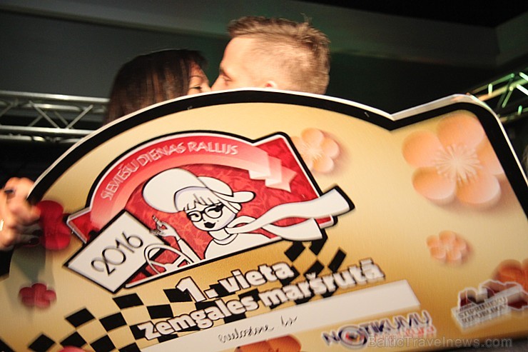 Populārais «Sieviešu dienas rallijs 2016» pulcē 5.03.2016 divās Latvijas starta pilsētās - Dobelē un Valmierā rekordlielu dalībnieču skaitu Populārais «Sieviešu dienas rallijs 2016» pulcē 5.03.2016 divās Latvijas starta pilsētās - Dobelē un Valmierā rekordlielu dalībnieču skaitu 170187