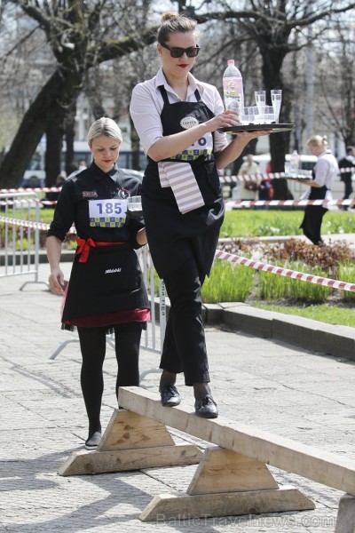 Viesmīļu skrējiens Eslanādē pulcē ātrākos viesmīļus 173336