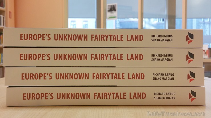 Latvijas norvēģis Rihards Bērugs kopā ar kolēģi Shako Margian prezentē Rīgas Centrālajā bibliotēkā bilžu un stāstu grāmatu «EUROPES UNKNOWN FAIRYTALE  174487