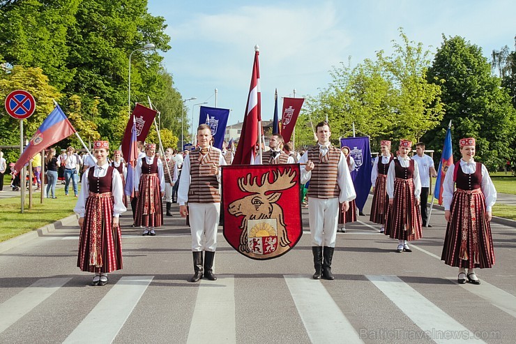 Ar svētku devīzi: Ar svētku devīzi:
