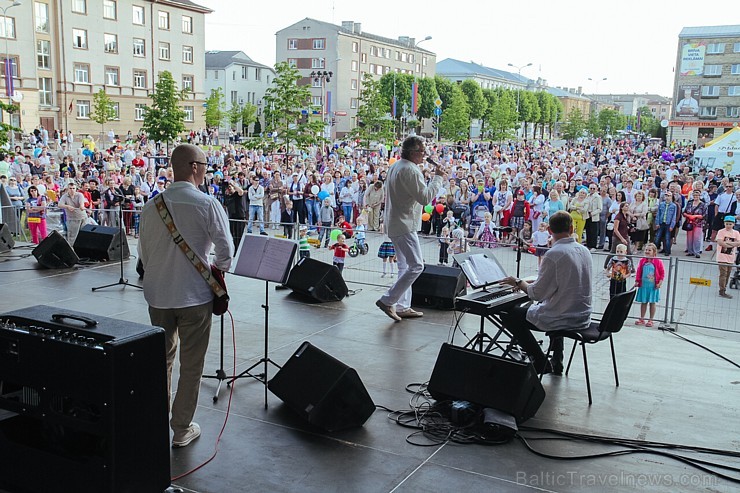 Ar svētku devīzi: Ar svētku devīzi: