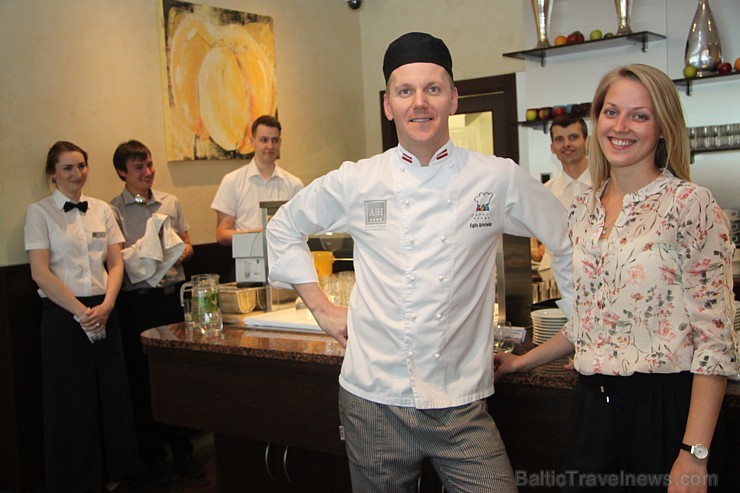 Viesnīcas «Avalon Hotel & Conferences» restorāns ir domāts garšīgam pārsteigumam. Restorāna šefpavārs Egils Grinfelds un restorāna vadītāja Inese Mari Viesnīcas «Avalon Hotel & Conferences» restorāns ir domāts garšīgam pārsteigumam. Restorāna šefpavārs Egils Grinfelds un restorāna vadītāja Inese Mari 176074