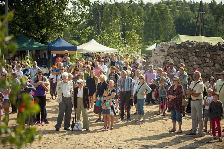 Līdz ar tirdziņa atklāšanu zirgu pasta pirmajā renovētajā ēkā, unikālais 18. gadsimta ēku komplekss atkal ir ieguvis jaunu elpu un pieejamību Līdz ar tirdziņa atklāšanu zirgu pasta pirmajā renovētajā ēkā, unikālais 18. gadsimta ēku komplekss atkal ir ieguvis jaunu elpu un pieejamību 182627