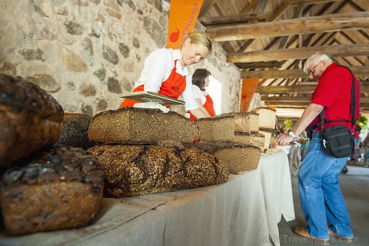 Līdz ar tirdziņa atklāšanu zirgu pasta pirmajā renovētajā ēkā, unikālais 18. gadsimta ēku komplekss atkal ir ieguvis jaunu elpu un pieejamību Līdz ar tirdziņa atklāšanu zirgu pasta pirmajā renovētajā ēkā, unikālais 18. gadsimta ēku komplekss atkal ir ieguvis jaunu elpu un pieejamību 182628