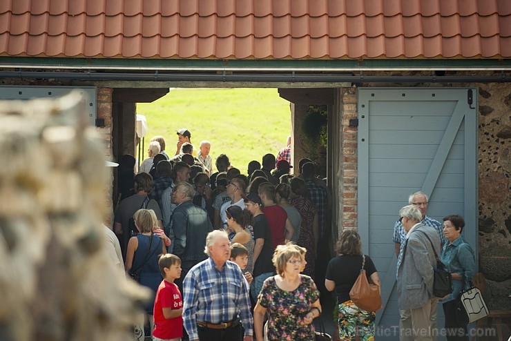 Līdz ar tirdziņa atklāšanu zirgu pasta pirmajā renovētajā ēkā, unikālais 18. gadsimta ēku komplekss atkal ir ieguvis jaunu elpu un pieejamību Līdz ar tirdziņa atklāšanu zirgu pasta pirmajā renovētajā ēkā, unikālais 18. gadsimta ēku komplekss atkal ir ieguvis jaunu elpu un pieejamību 182631