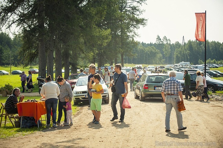 Līdz ar tirdziņa atklāšanu zirgu pasta pirmajā renovētajā ēkā, unikālais 18. gadsimta ēku komplekss atkal ir ieguvis jaunu elpu un pieejamību Līdz ar tirdziņa atklāšanu zirgu pasta pirmajā renovētajā ēkā, unikālais 18. gadsimta ēku komplekss atkal ir ieguvis jaunu elpu un pieejamību 182632
